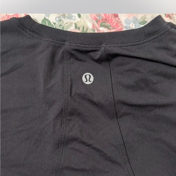 lululemon athletica Black Crop Top - Picture 1 of 3
